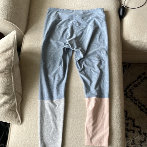 Worn Once! Outdoor Voices XL 7/8 Length Pink/Blue/Gray Colorblock Leggings - Picture 4 of 5
